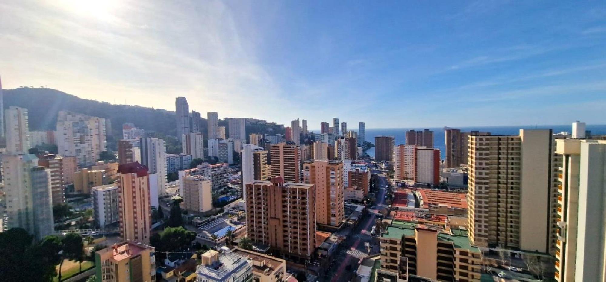 Gemelos 22-1-23 Benidorm Buitenkant foto