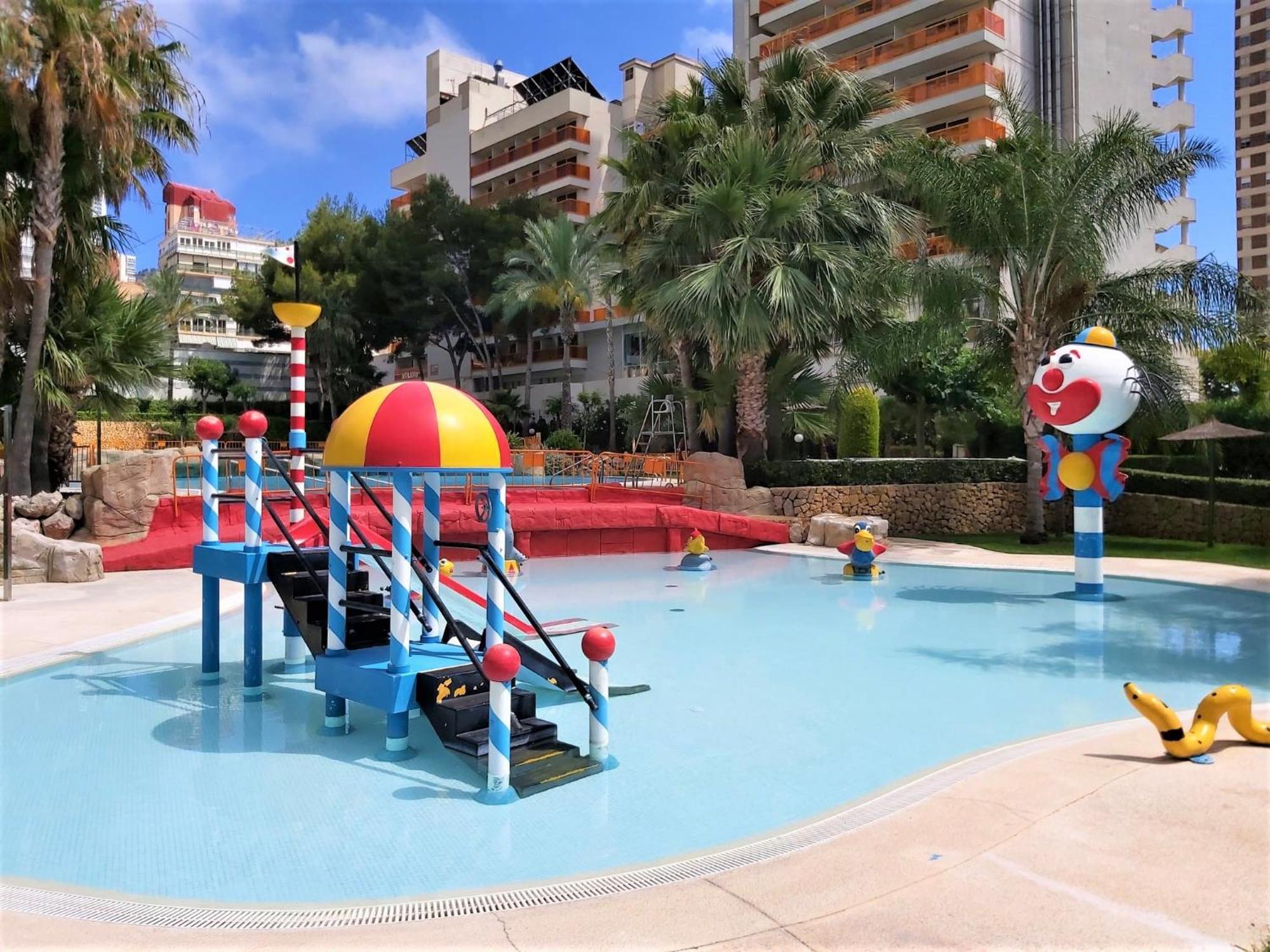 Gemelos 22-1-23 Benidorm Buitenkant foto