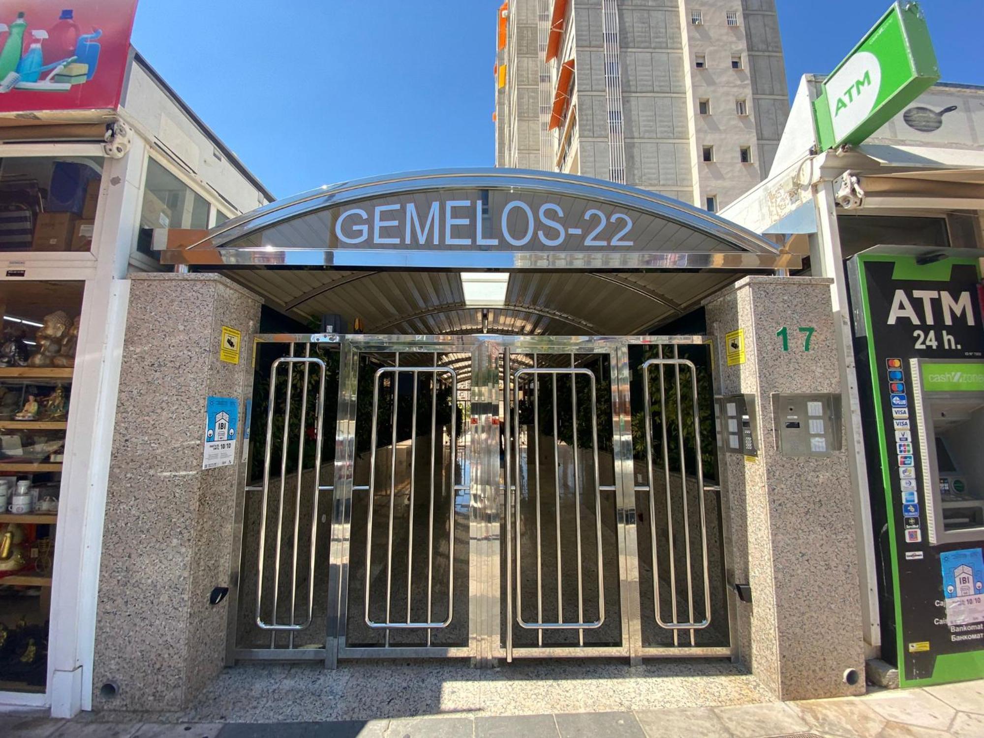 Gemelos 22-1-23 Benidorm Buitenkant foto